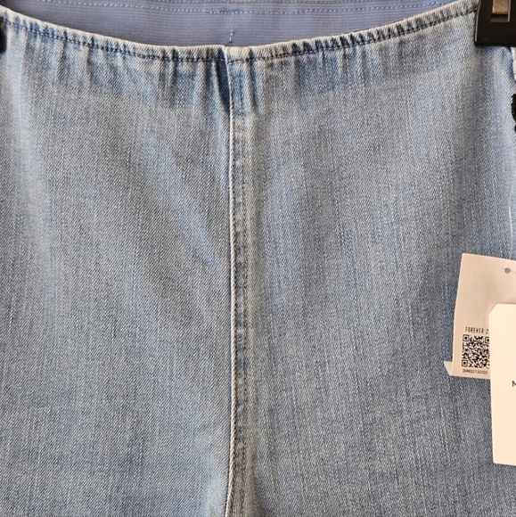 84 NWT FOREVER 21 MID RISE FLARE JEANS WOMEN'S SIZE MEDIUM - Picture 9 of 10